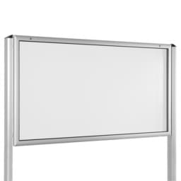 Flacher XXL-Außen-Schaukasten mit Oval-Ständern Flacher XXL-Außen-Schaukasten mit Oval-Ständern