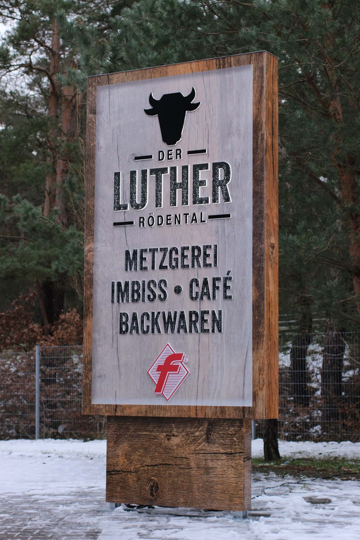 Sockel-Werbepylon mit Dekupiertem Logo