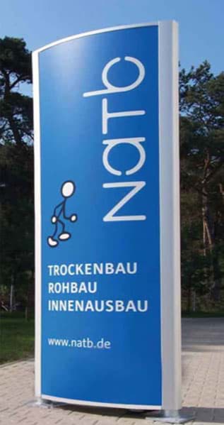Beleuchteter Werbepylon mit UV-geschütztem Digitaldruck auf dem Acrylglas Beleuchteter Werbepylon mit UV-geschütztem Digitaldruck auf dem Acrylglas
