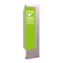 Exklusiver Werbepylon mit seitlich versetzt aufgesetztem Slim-Leuchtkasten Exklusiver Werbepylon mit seitlich versetzt aufgesetztem Slim-Leuchtkasten