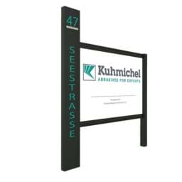 Firmenschild-Aufsteller Milan Color mit Seiten-Stele | farbig lackiert Firmenschild-Aufsteller Milan Color mit Seiten-Stele | farbig lackiert