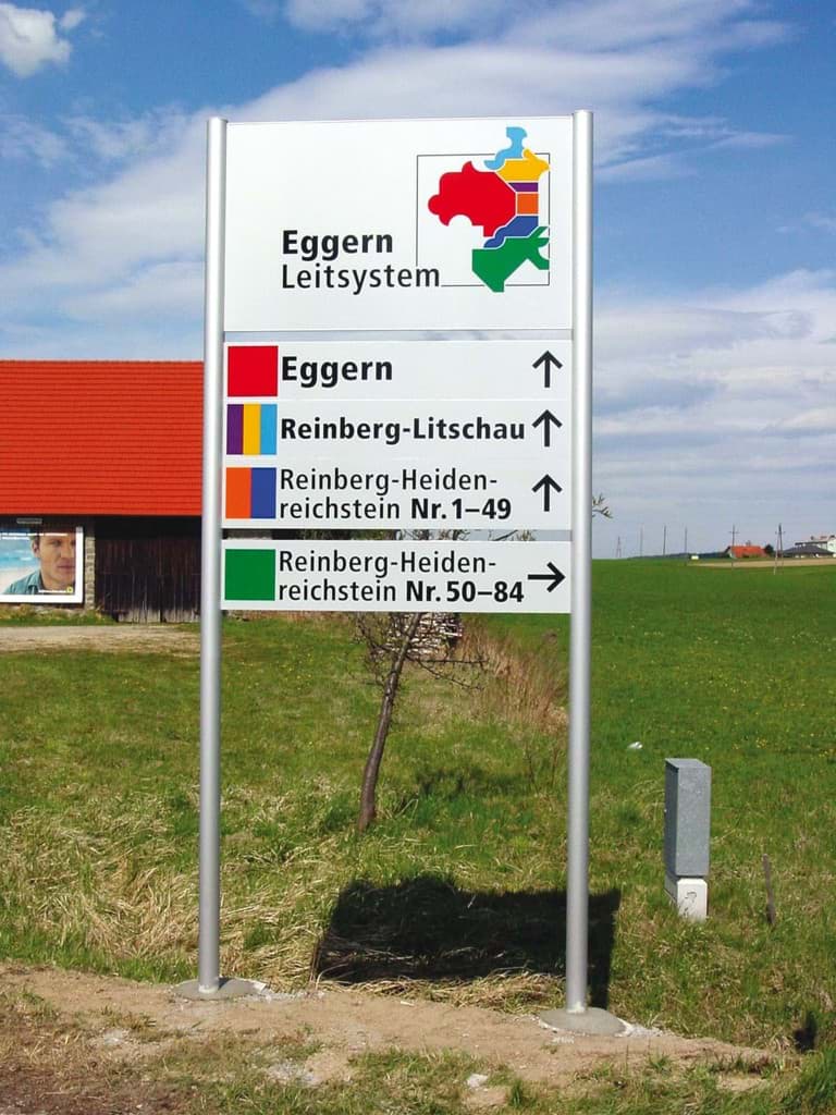 Interkommunales Leitsystem mit 3 Infotafeln untereinander Interkommunales Leitsystem mit 3 Infotafeln untereinander