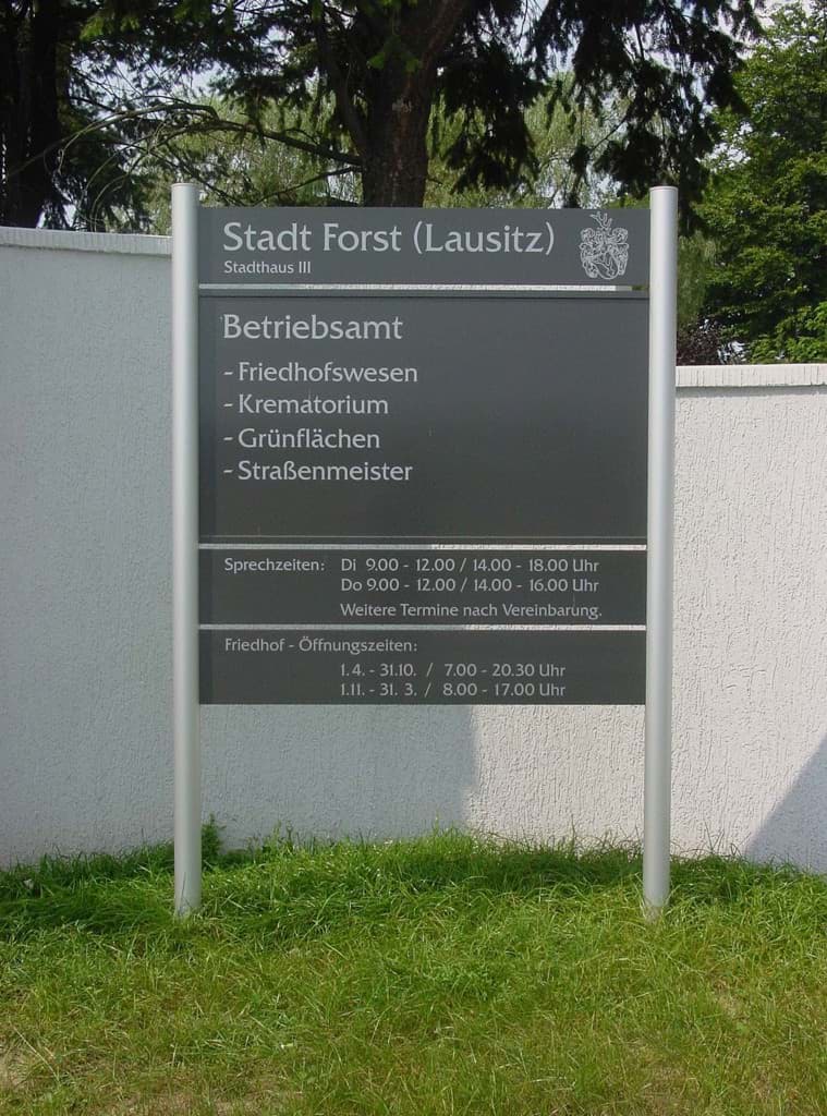 Bildergalerie freistehende Infotafeln für den Outdoor-Bereich