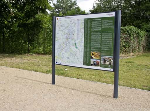 Bildergalerie freistehende Infotafeln für den Outdoor-Bereich