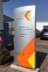 Unbeleuchteter Werbepylon als Willkommens-Schild am Firmen-Eingang