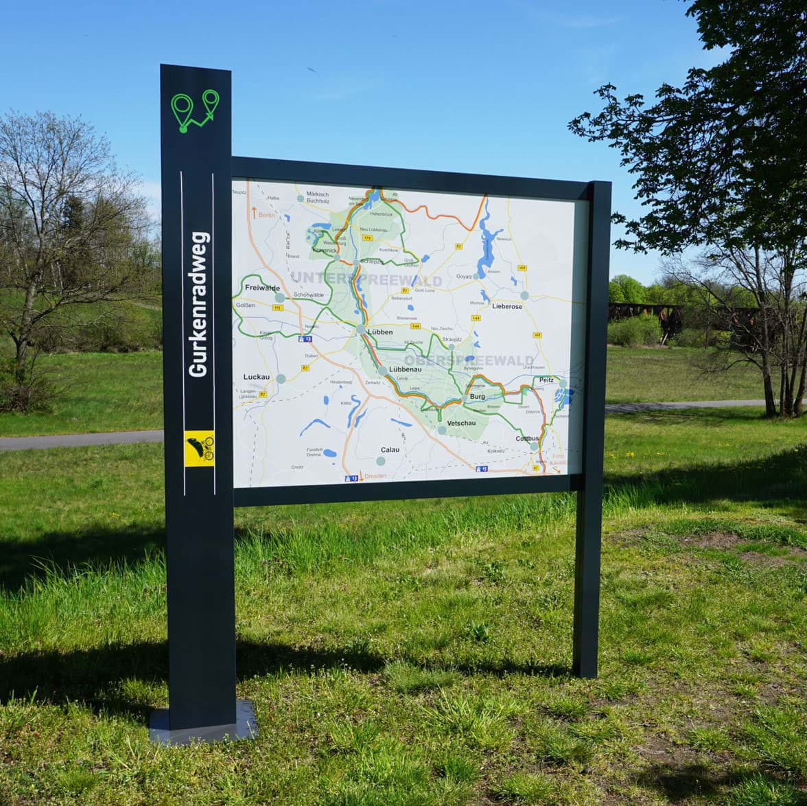 Natur-Infotafel-Aufsteller mit Radwegenetz-Karte